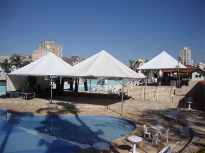 DJ, Tendas, Som, Luz, Palcos, Geradores, Gradil.