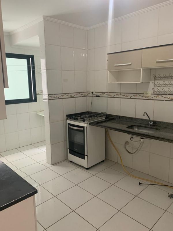 Lindo Apartamento com sacada Gourmet 300 metros da Praia