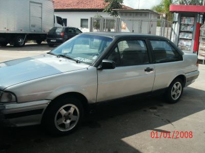 Vendo Versalles GL 1.8 a Gasolina em ótimo estado.