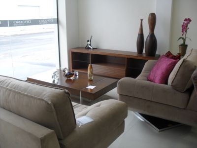  Vende-se uma linda LOJA de 350 M2 em Itapua