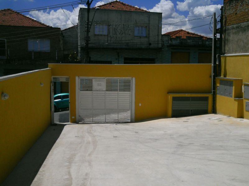 sobrado em condomínio , 2 dorms, 1 vaga , financiado .