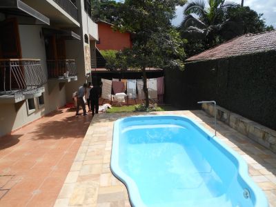 TREMEMBÉ, SOBRADO RESIDENCIAL EM LOCAL PRIVILEGIADO! 