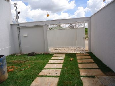 CASA 3 QTOS SENDO UMA SUÌTE. NO RES. TRÊS MARIAS GO