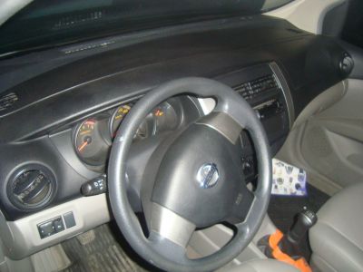 Nissan Livina 1.6 16v 2010 completa + couro +Flex