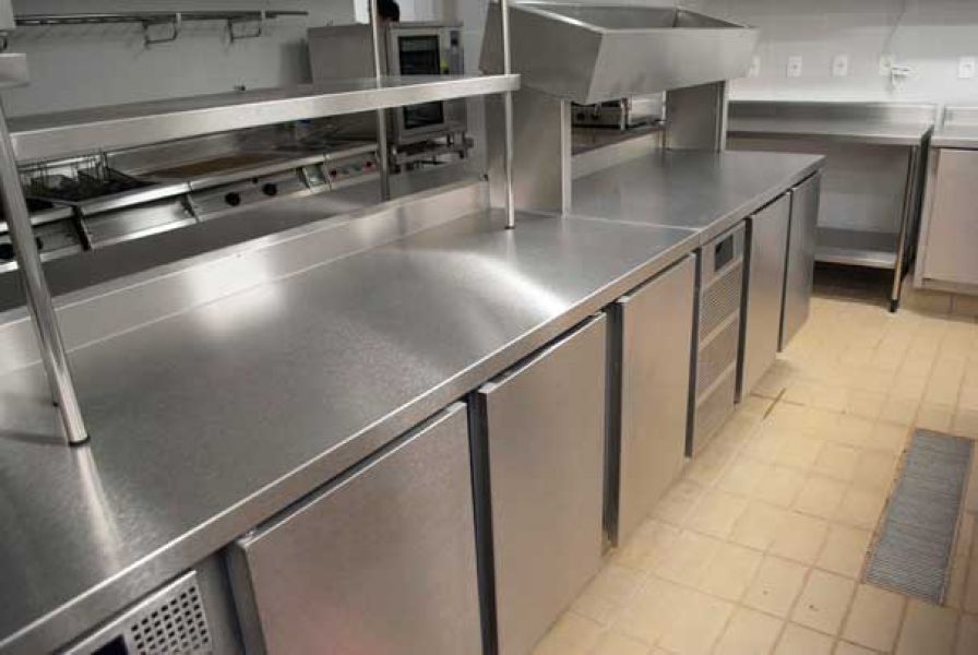 Remoção de riscos e polimentos em elevadores e aço inox em geral