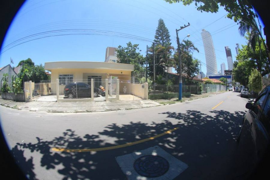 Alugo casa de 3 quartos sendo 2 suites em Balneario Camboriu