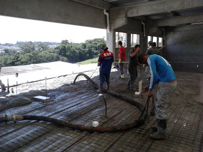 PISO DE CONCRETO POLIDO NIVELADO A LASER (11) 98755 - 8398