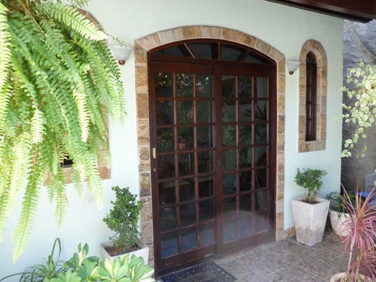 Campo grande - Ótima Casa 4 Quartos/1 Suíte Master - Financia/FGTS